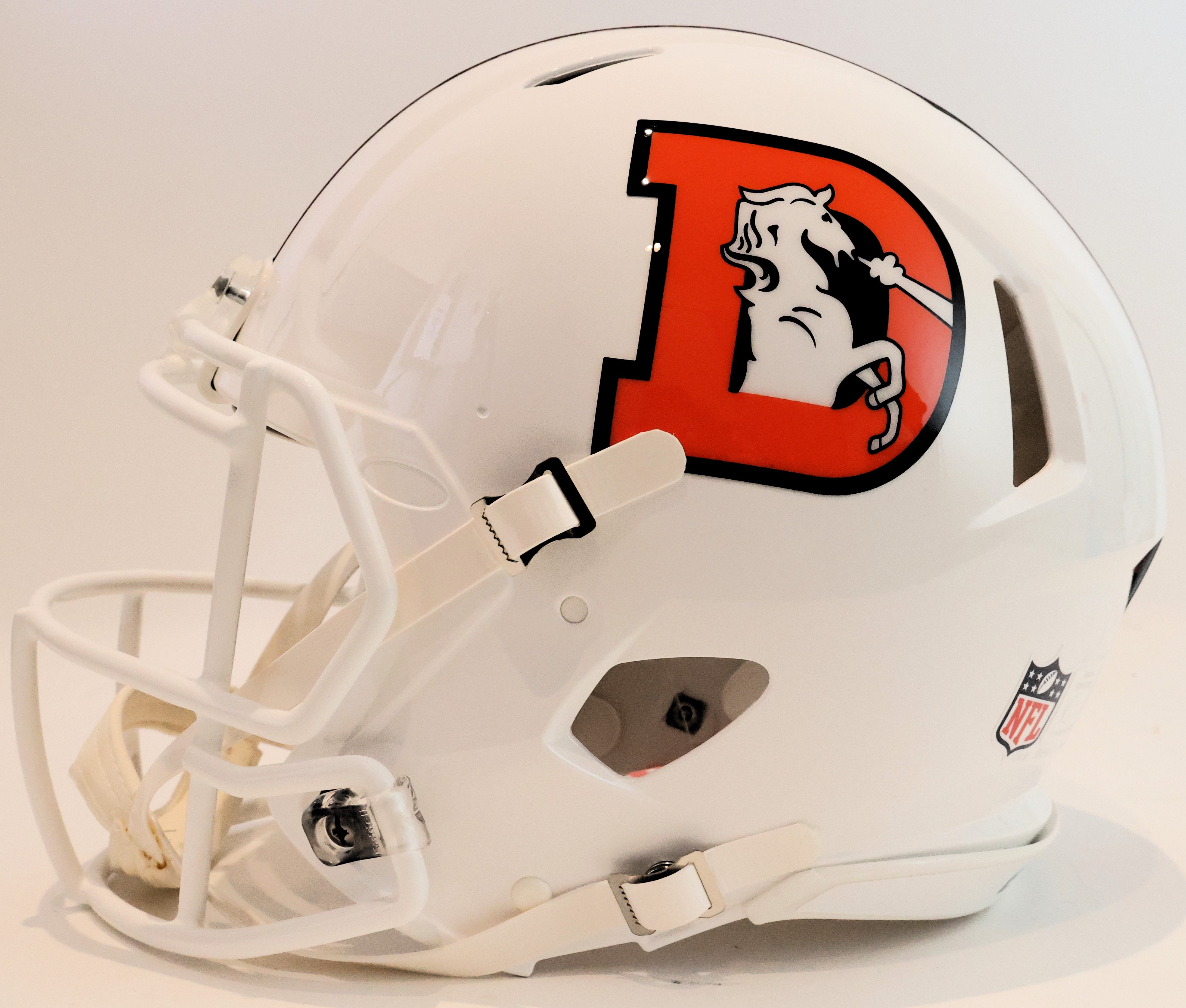 John Elway Autographed Denver Broncos White Snowcapped Pro Helmet Beckett COA