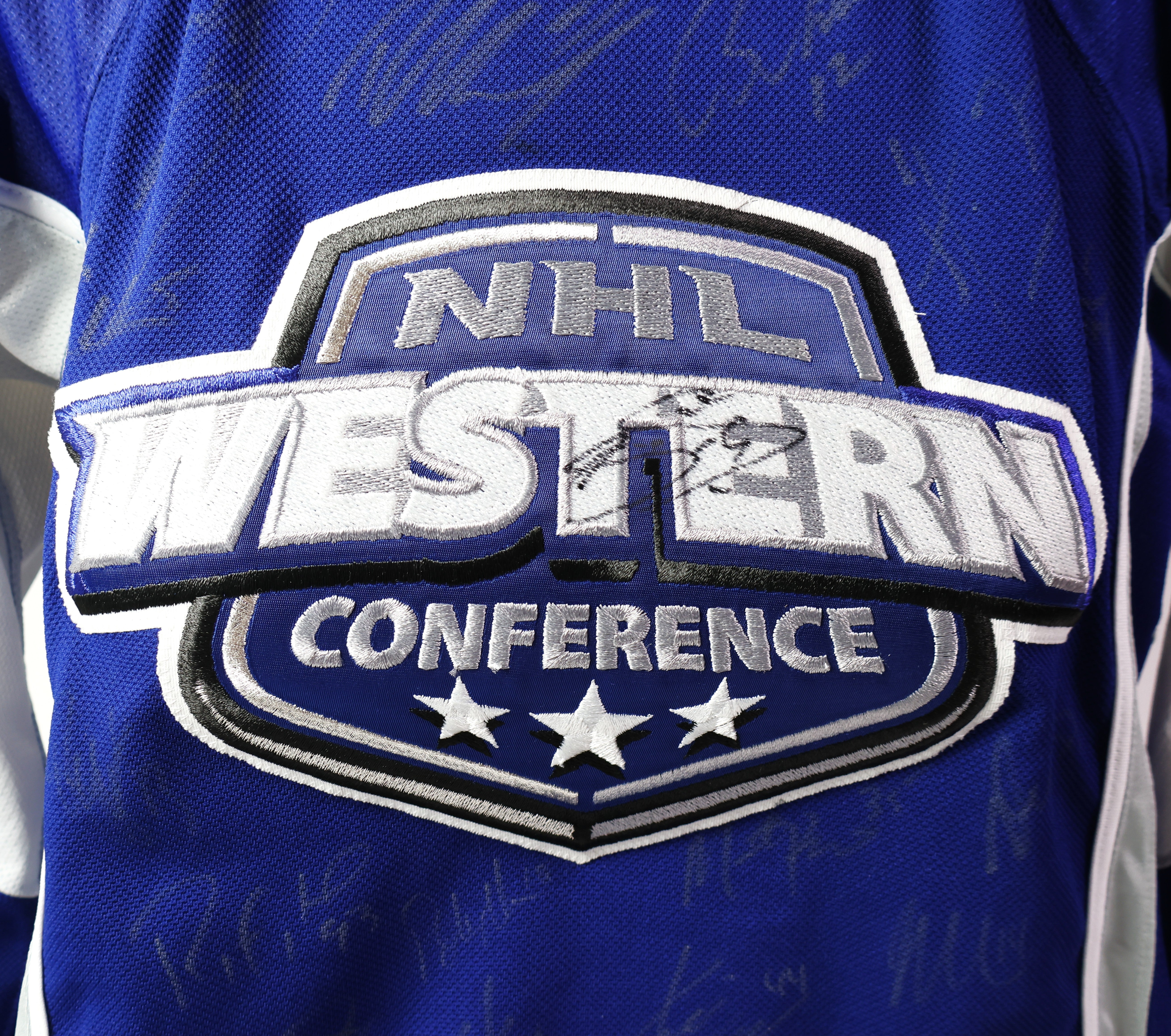 NHL All-Star western Conference Black / Silver Jersey autographed by J. Thornton / D. Phaneuf / B. Rolston / R. Nash / B. Guerin / R. Luongo / J. Sakic (2x) / T. Selanne / N. Lidstrom  JSA COA