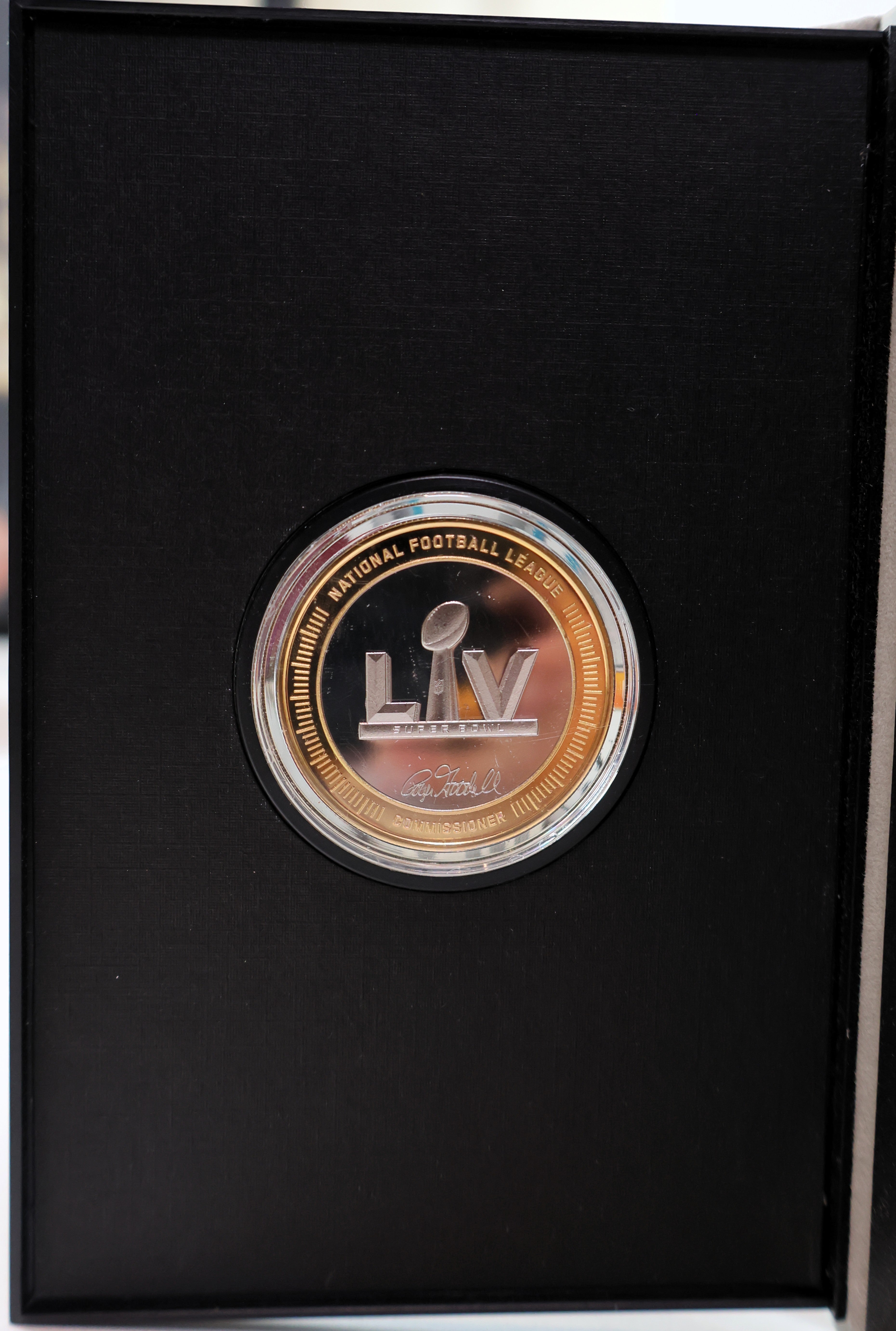 Highland Mint Oficial Game Coin Book 6.5"x4" Super Bowl XLVIII Authenticated
