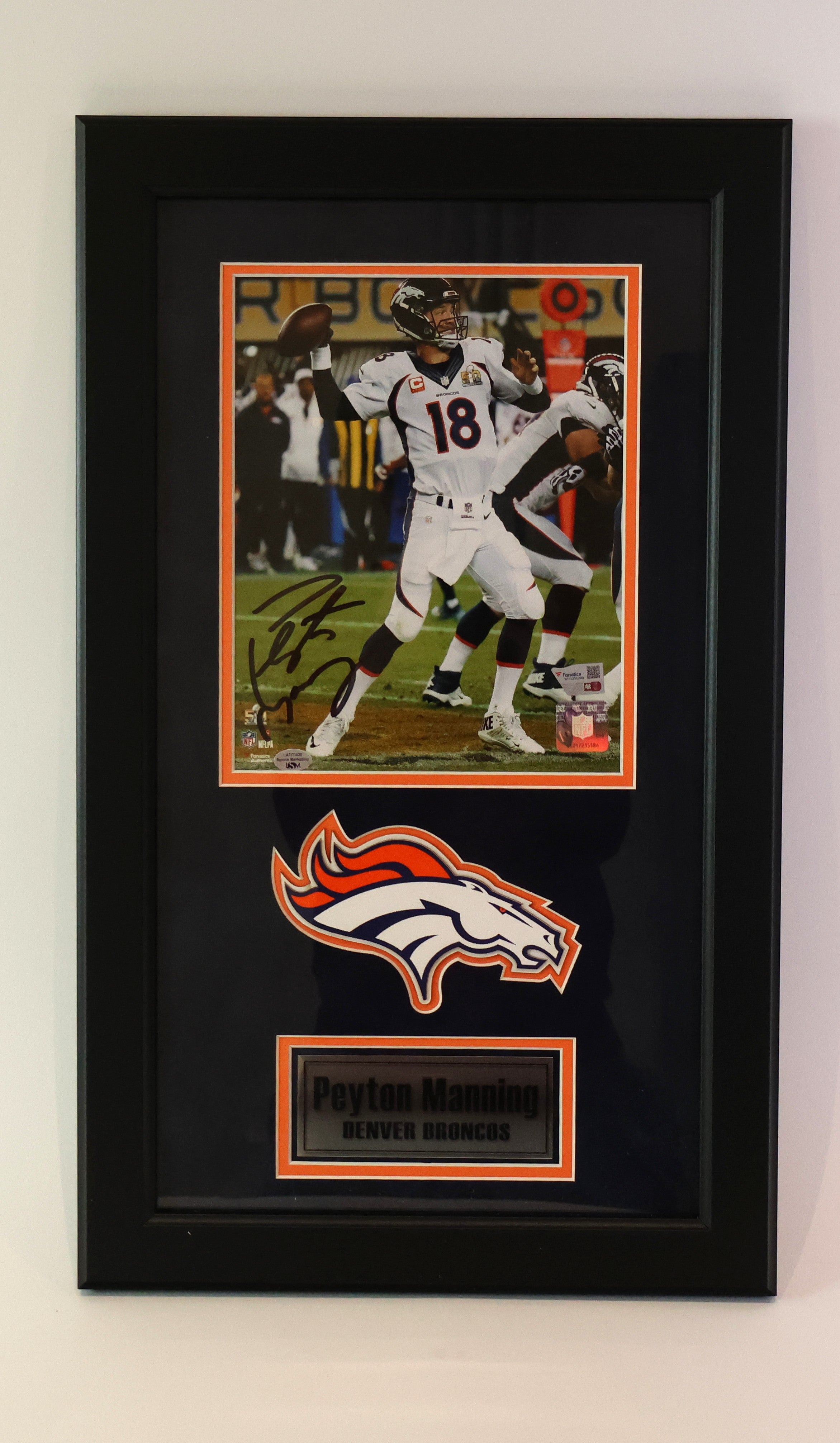 Peyton Manning Autographed 8x10 Photo Deluxe Framed