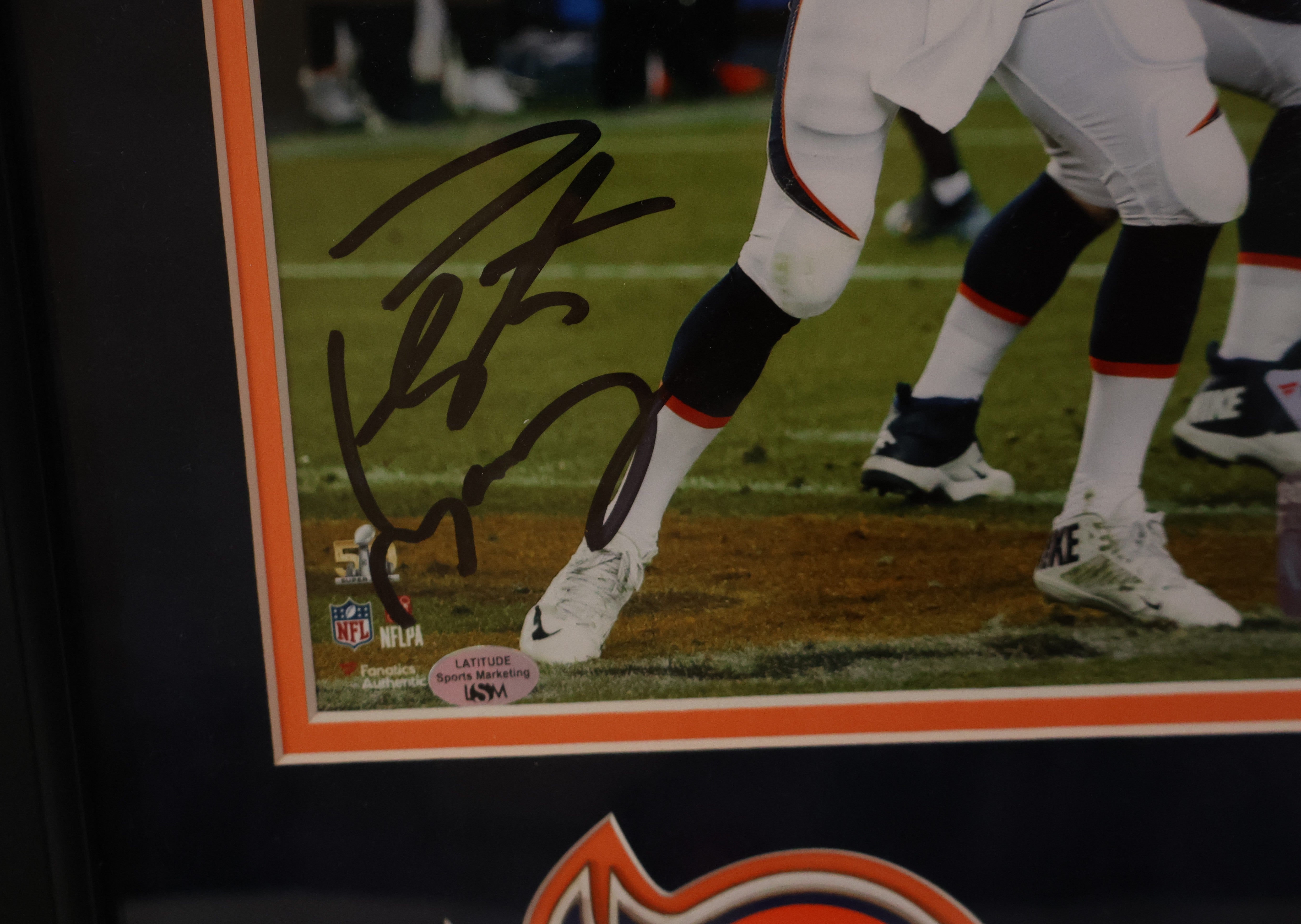 Peyton Manning Autographed 8x10 Photo Deluxe Framed