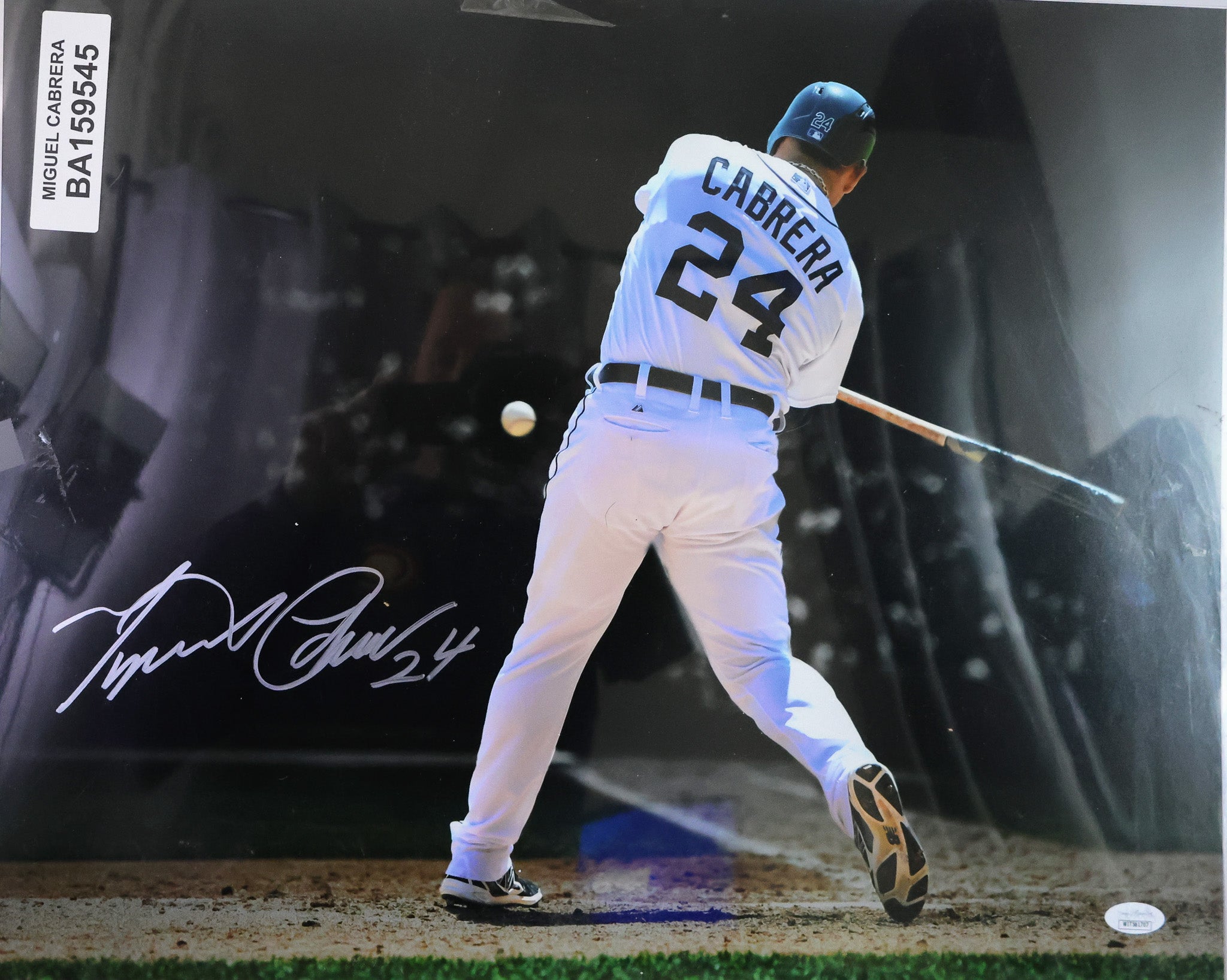 Miguel Cabrera Autographed Detroit Tigers 16x20 Photo