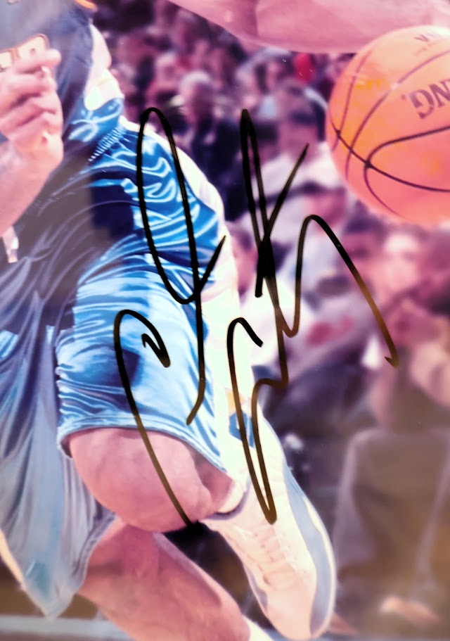 Carmelo Anthony Autographed 8x10 Photo Framed Beckett COA