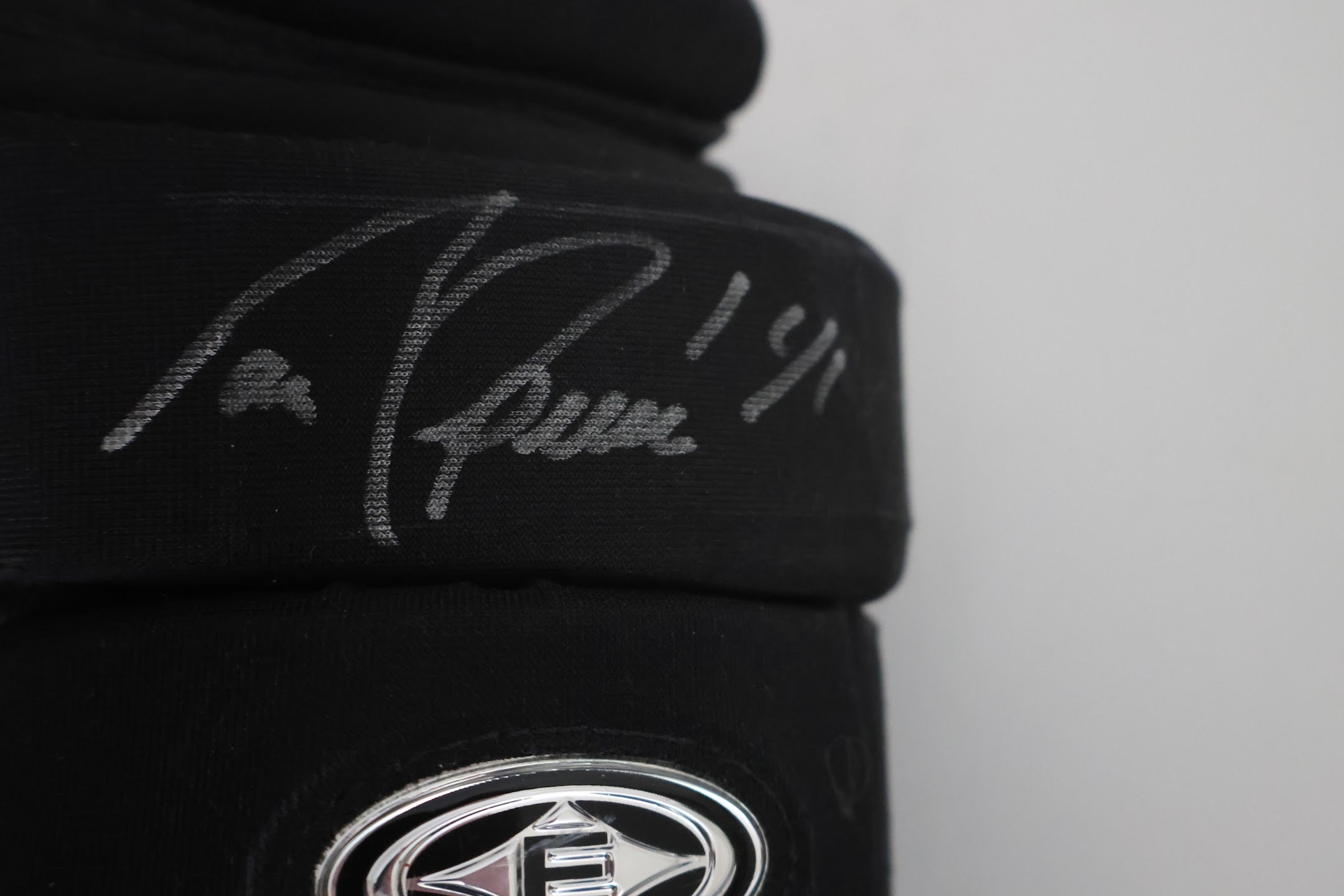 Ian Laperriere Autographed Hockey Glove JSA COA