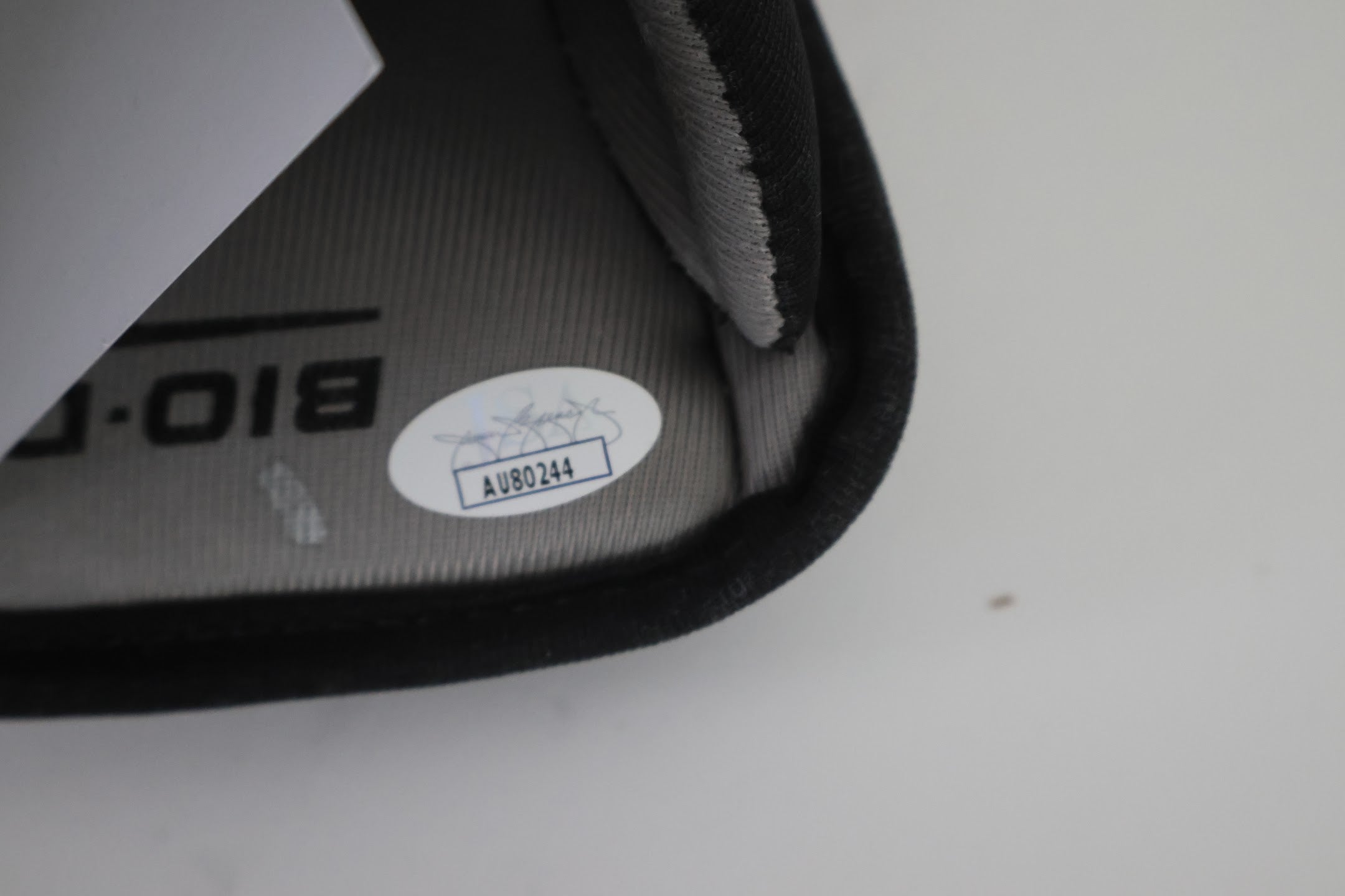 Ian Laperriere Autographed Hockey Glove JSA COA