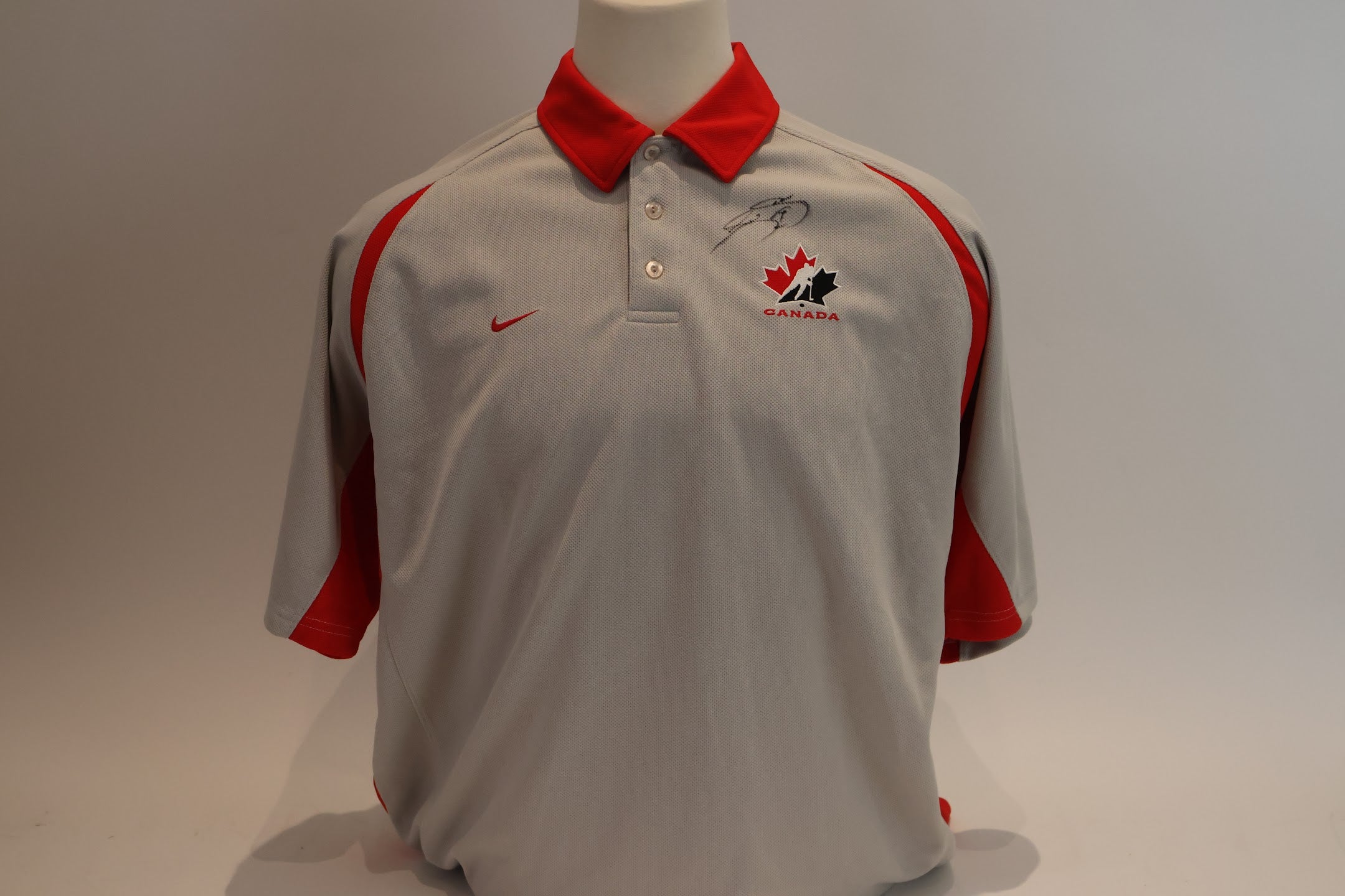 Joe Sakic Autographed Canada Nike Golf Shirt (JSA COA)
