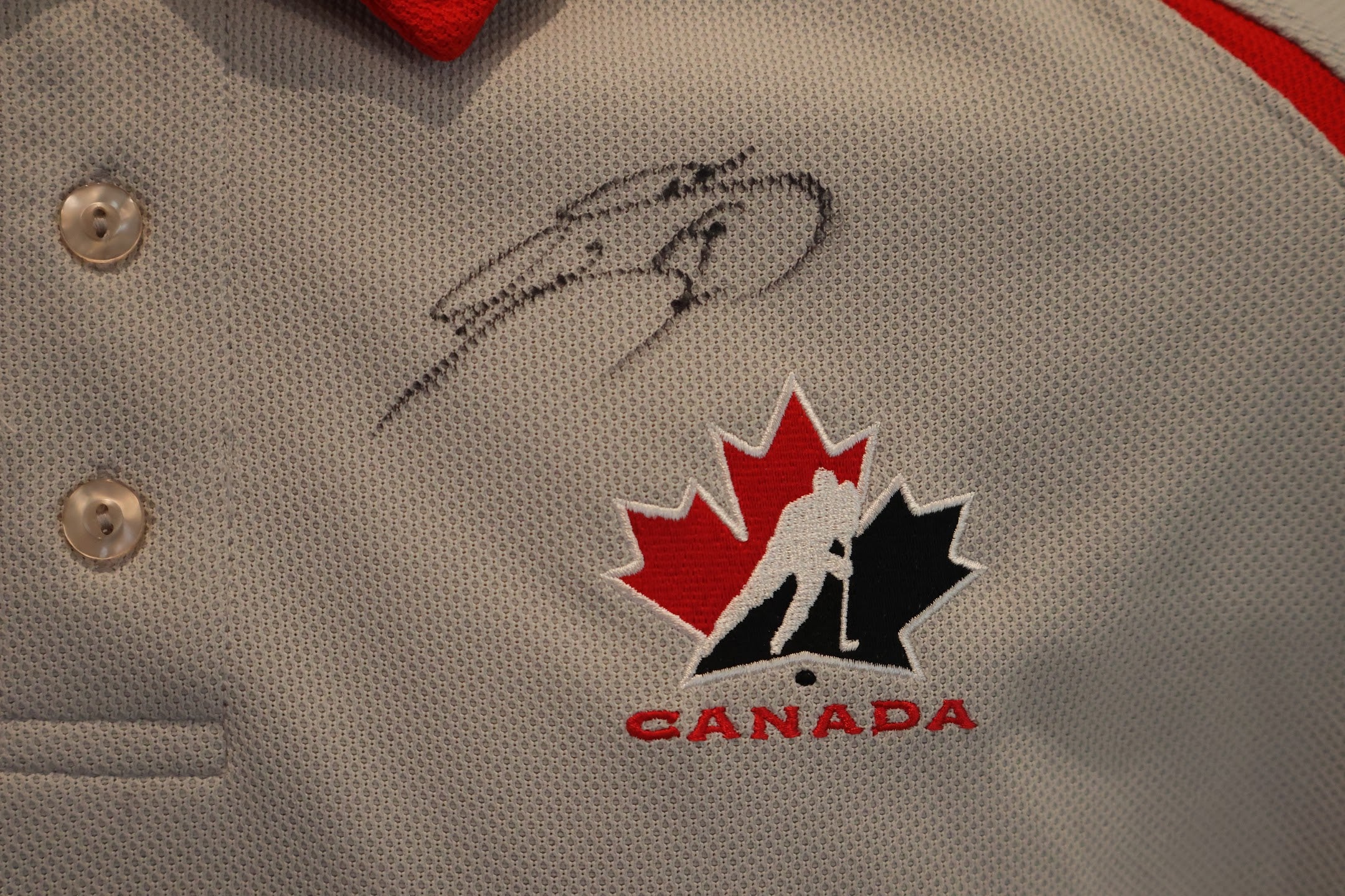 Joe Sakic Autographed Canada Nike Golf Shirt (JSA COA)