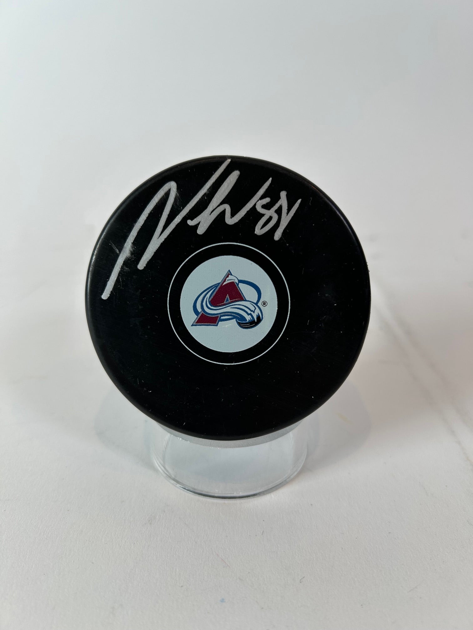 Martin Necas Autographed Colorado Avalanche Logo Puck (Fanatics COA)