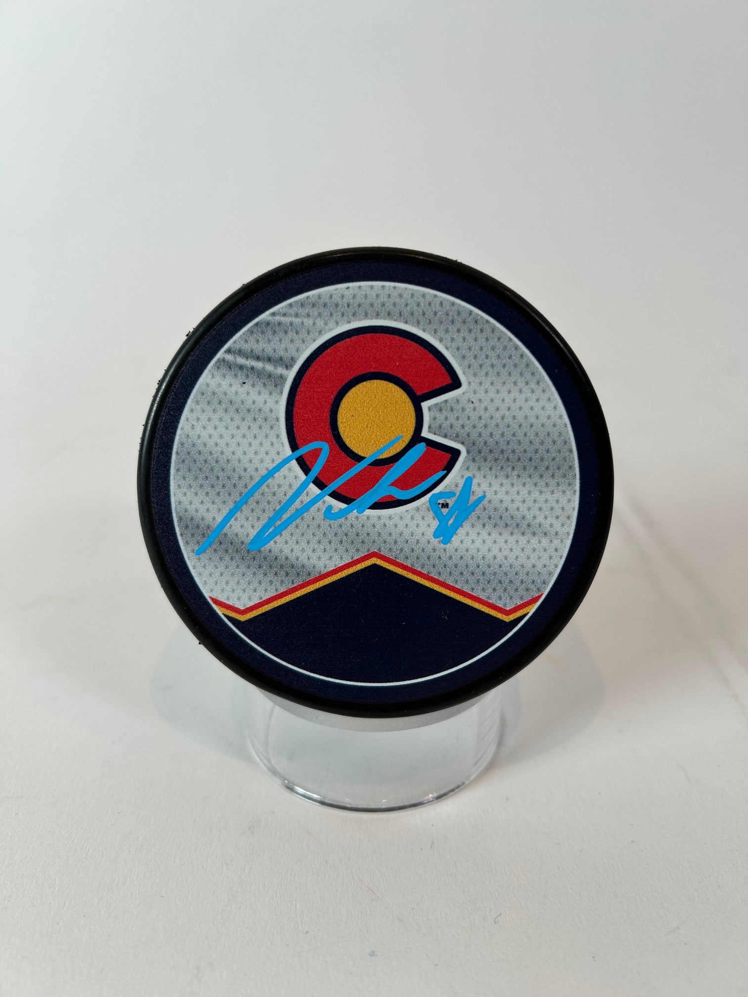 Martin Necas Autographed Colorado Flag/Avalanche Jersey Puck (Fanatics COA)
