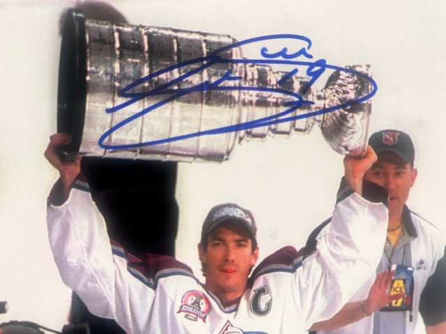 Joe Sakic Colorado Avalanche Autographed 8x10 Photo – JSA COA