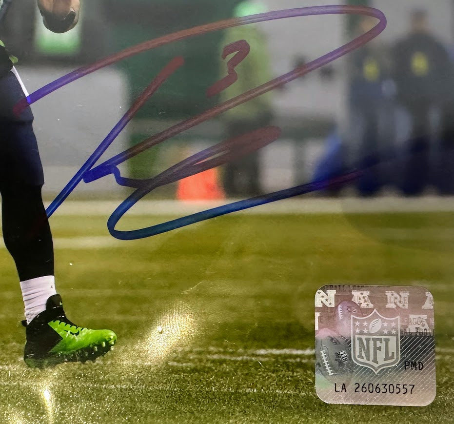 Russell Wilson Photo Autographed 8x10 Seahawks Photo Beckett COA