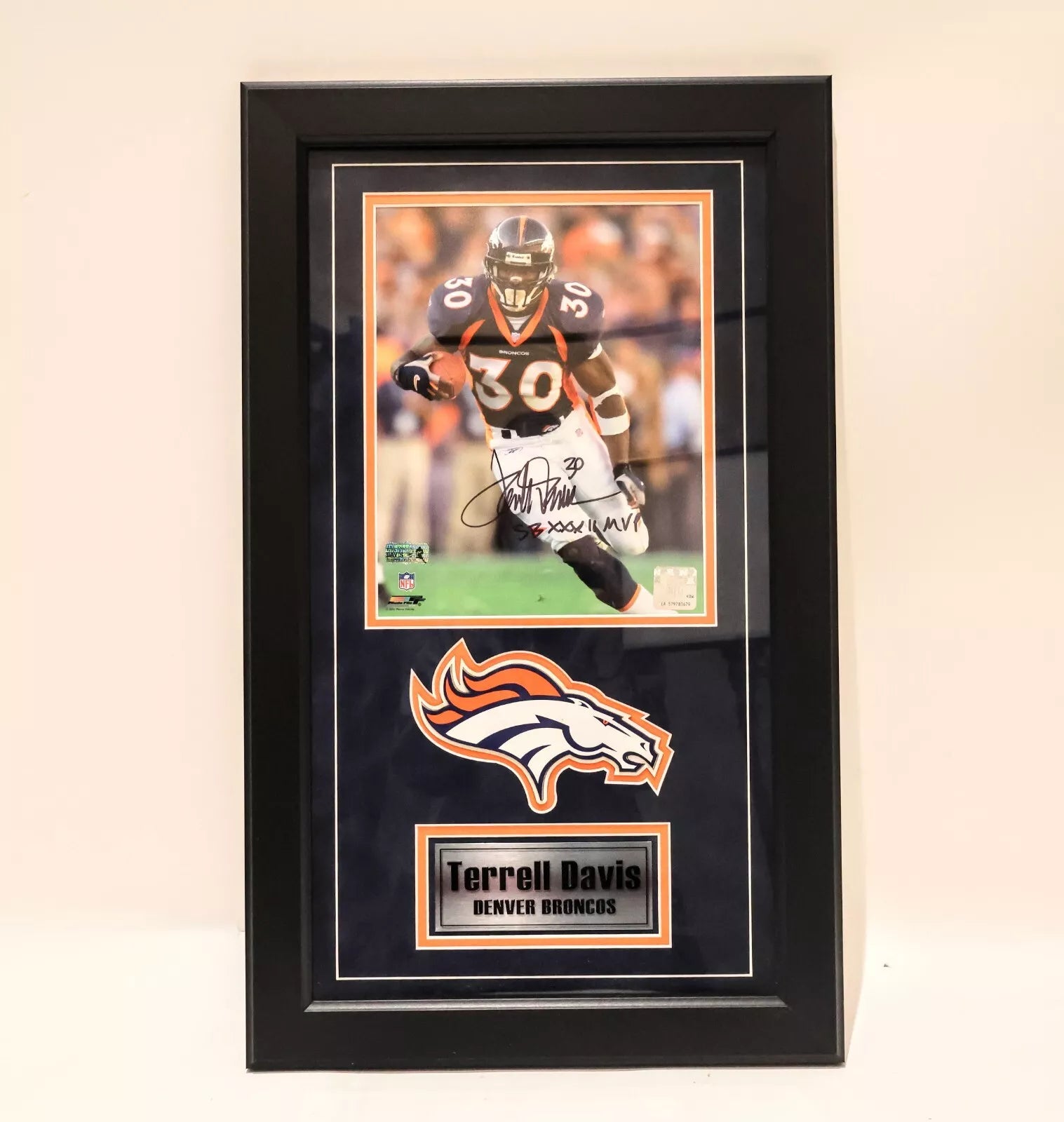 Terrell Davis Autographed 8x10 Photo with Deluxe Frame