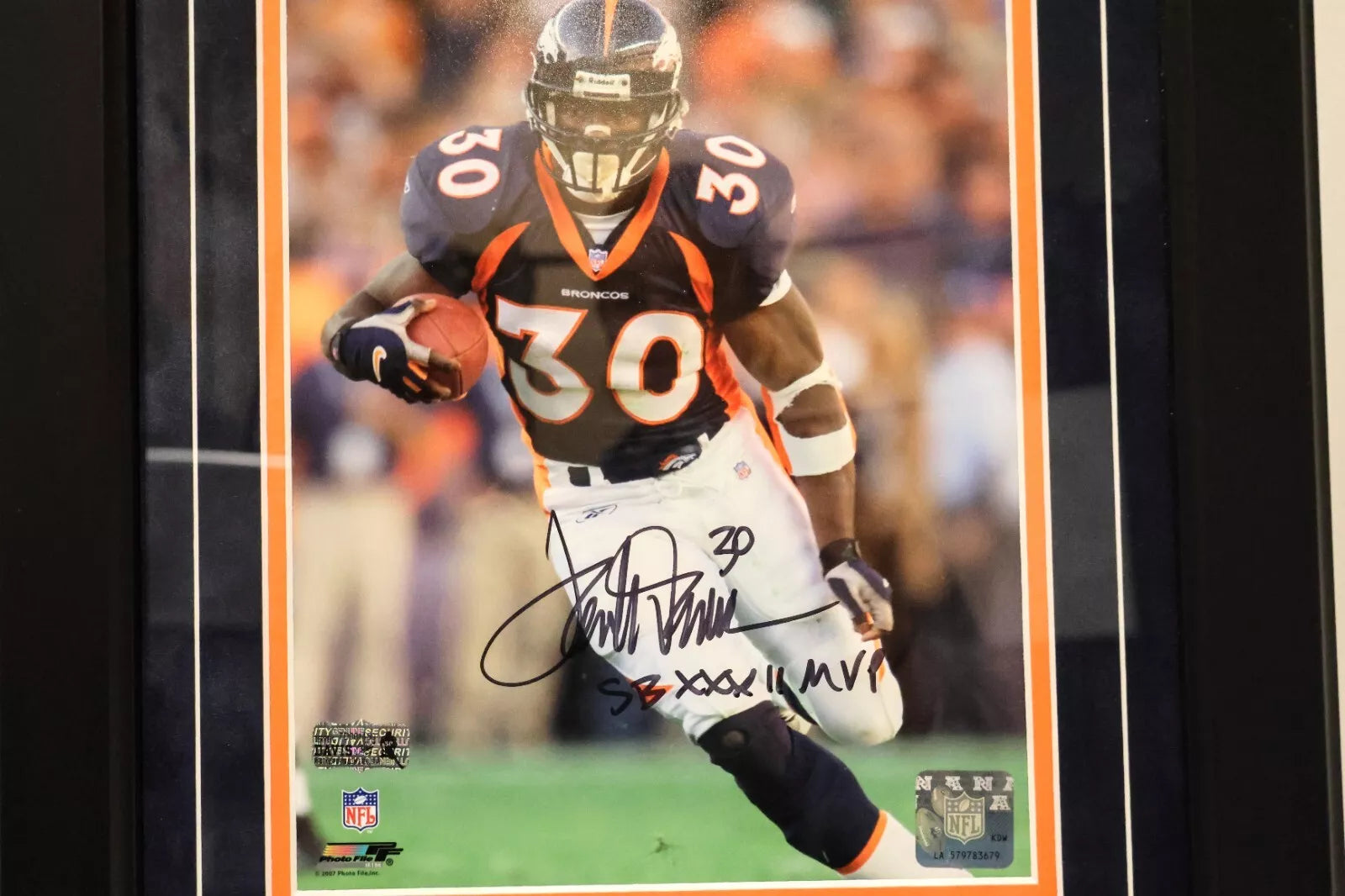 Terrell Davis Autographed 8x10 Photo with Deluxe Frame
