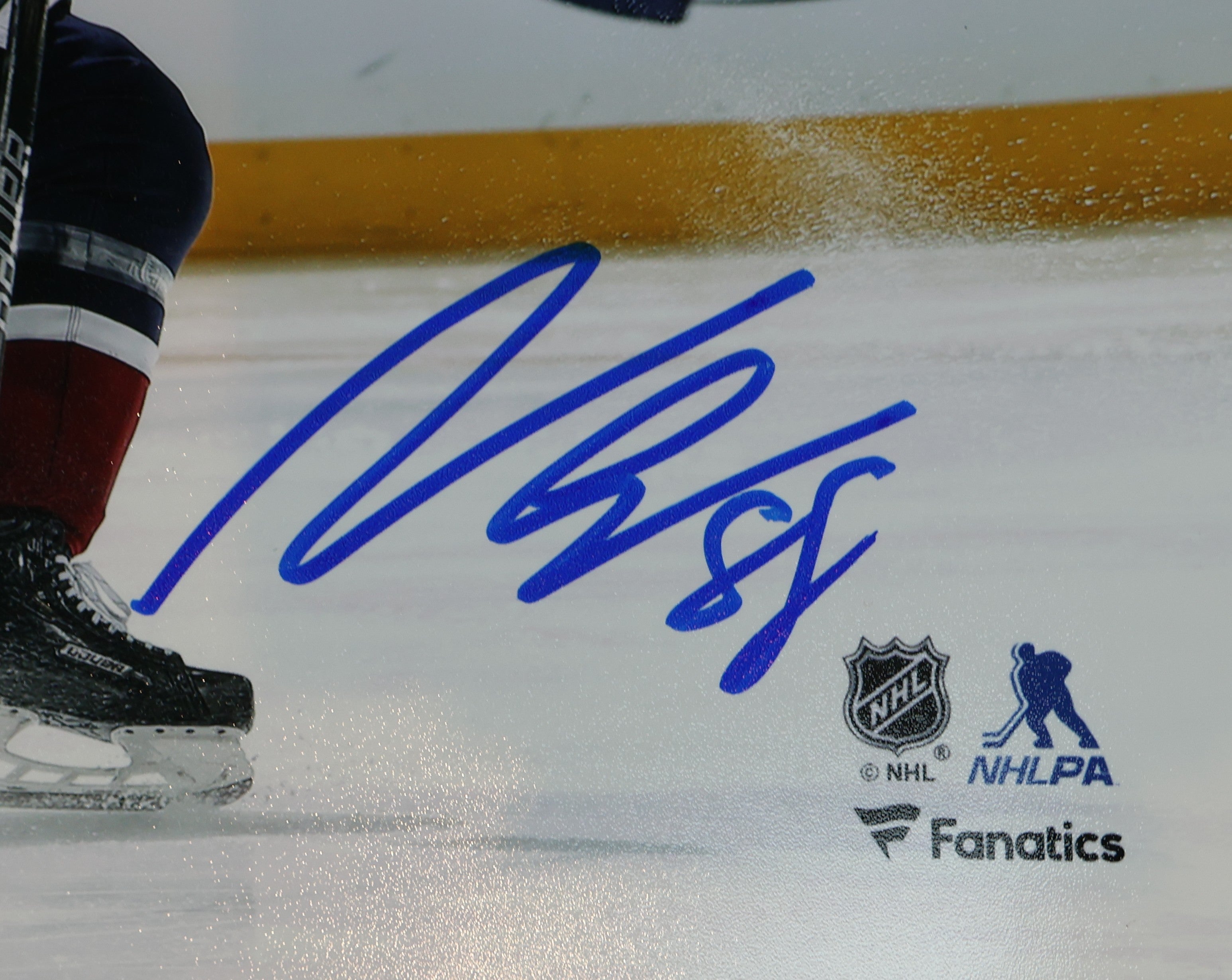 Martin Necas Autographed 8x10 Colorado Avalanche Navy Jersey (blue pen)