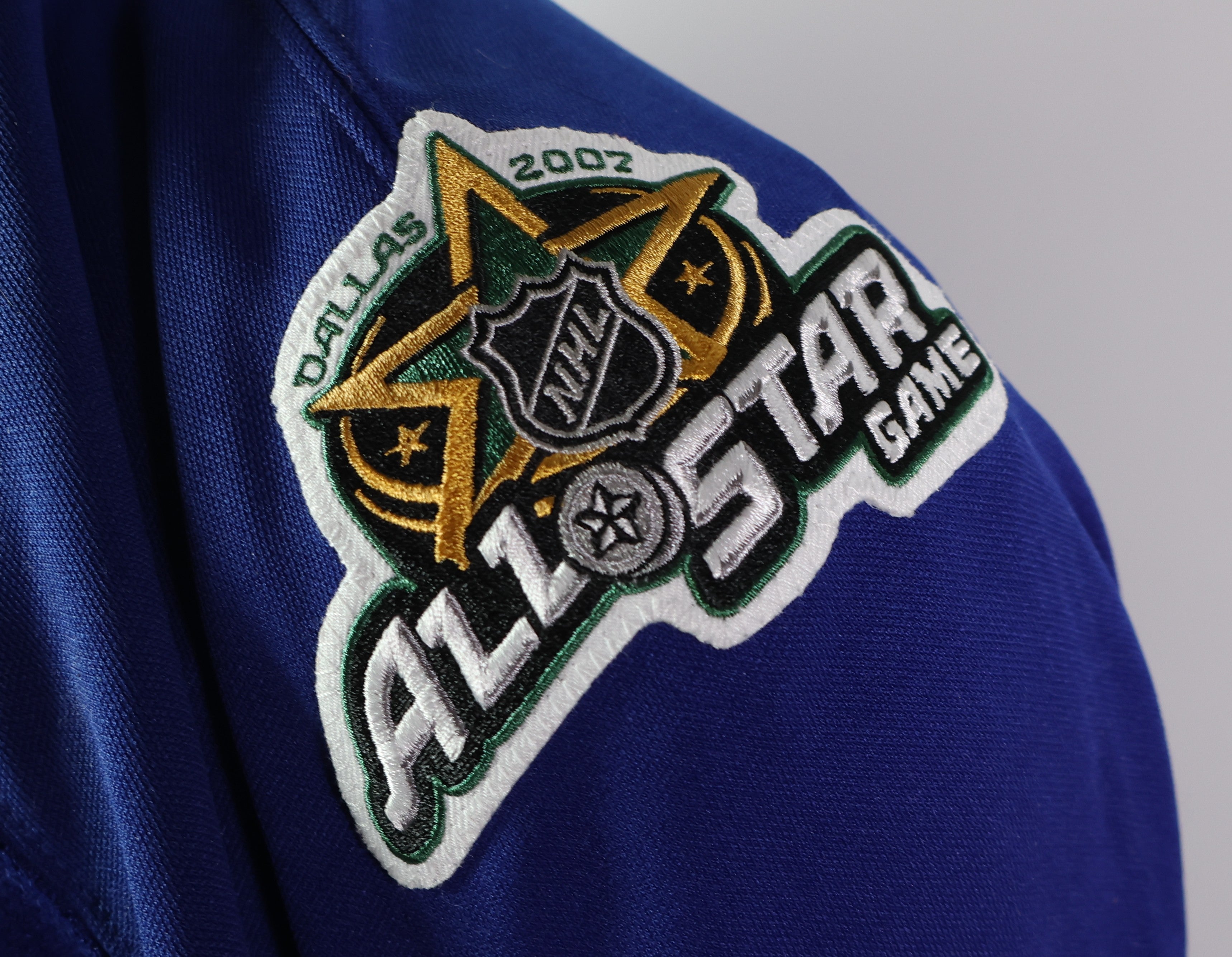 NHL All-Star western Conference Black / Silver Jersey autographed by J. Thornton / D. Phaneuf / B. Rolston / R. Nash / B. Guerin / R. Luongo / J. Sakic (2x) / T. Selanne / N. Lidstrom  JSA COA