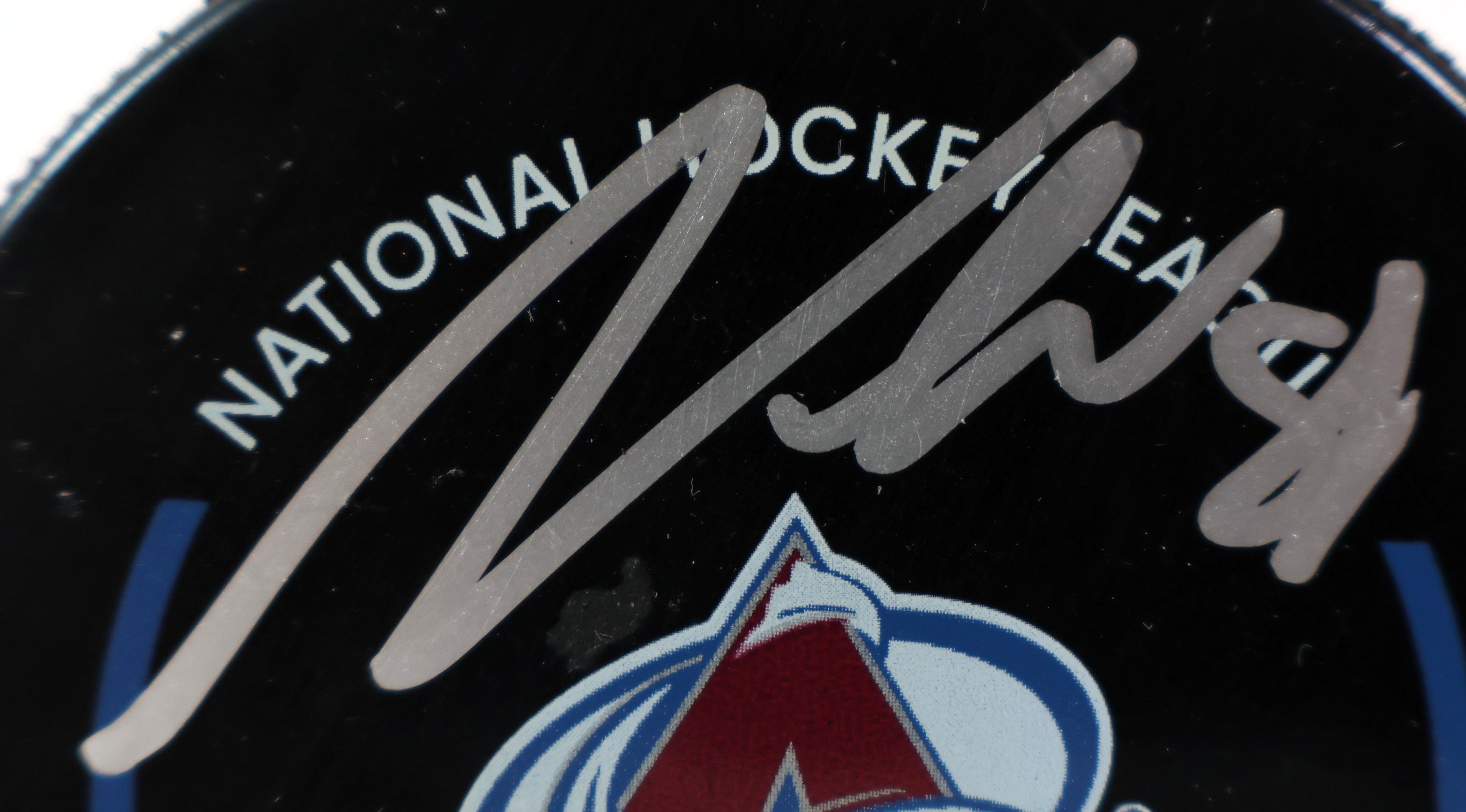Martin Necas autographed Official Avalanche Game Puck (Fanatics COA)