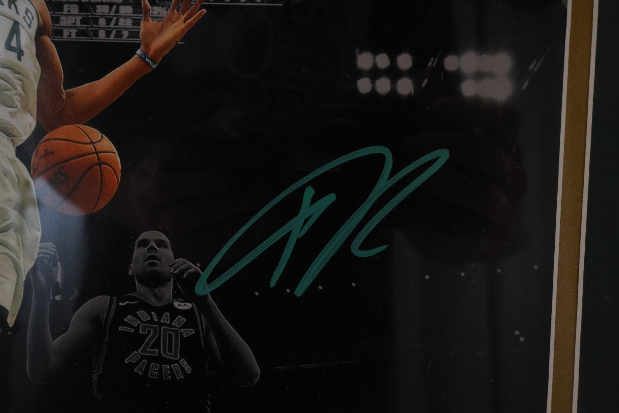 Giannis Antetokounmpo Autographed Milwaukee Bucks 11x14 Photo (Fanatics COA)