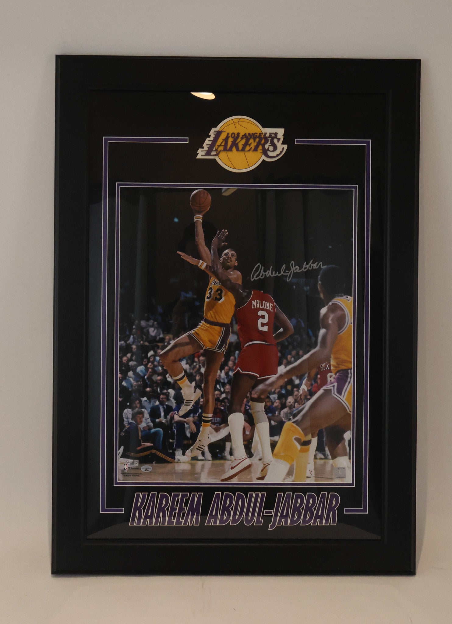 Kareem Abdul-Jabbar Autographed Los Angeles Lakers 16x20 Photo Fanatics COA - Latitude Sports Marketing
