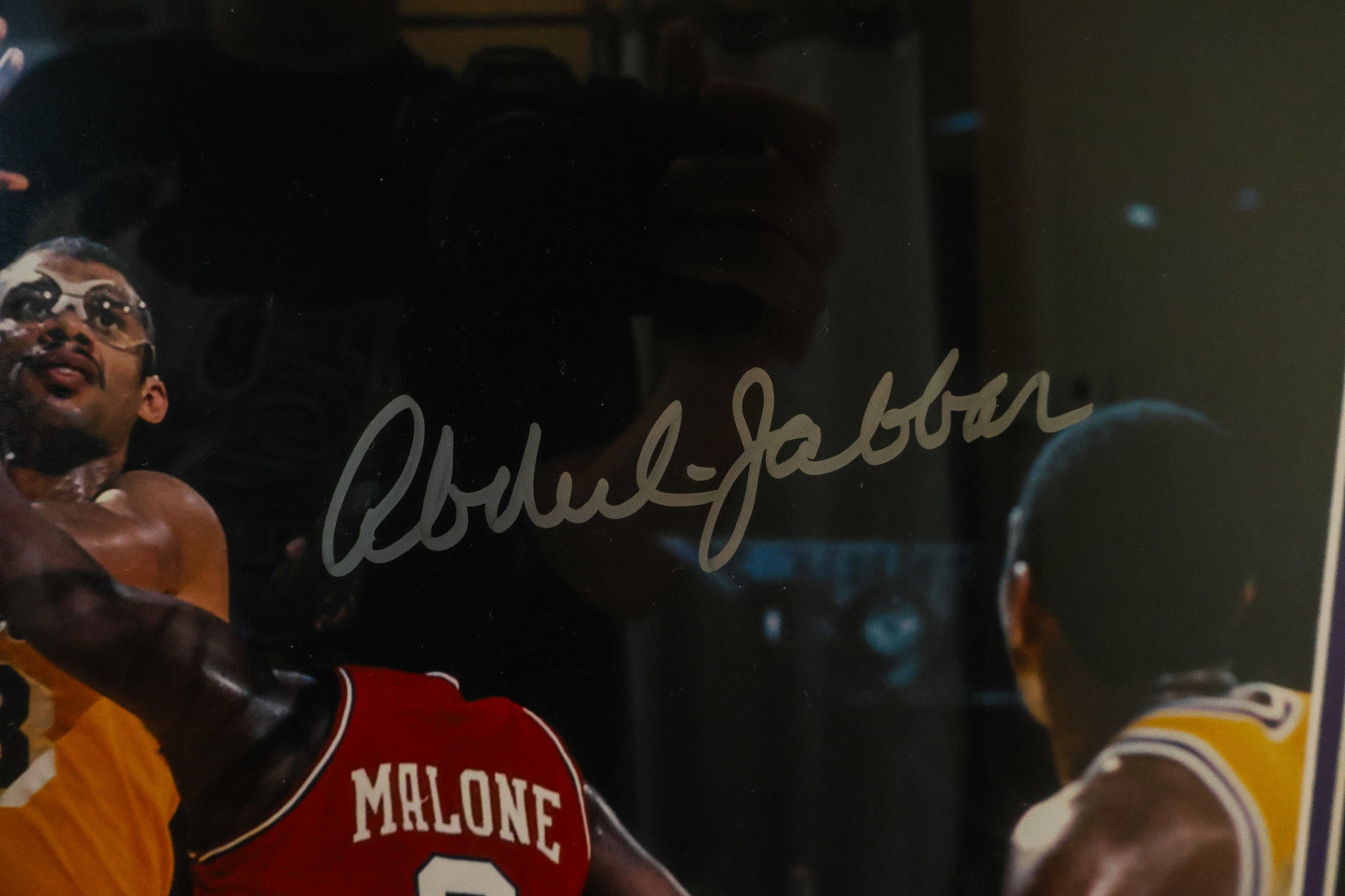 Kareem Abdul-Jabbar Autographed Los Angeles Lakers 16x20 Photo Fanatics COA - Latitude Sports Marketing