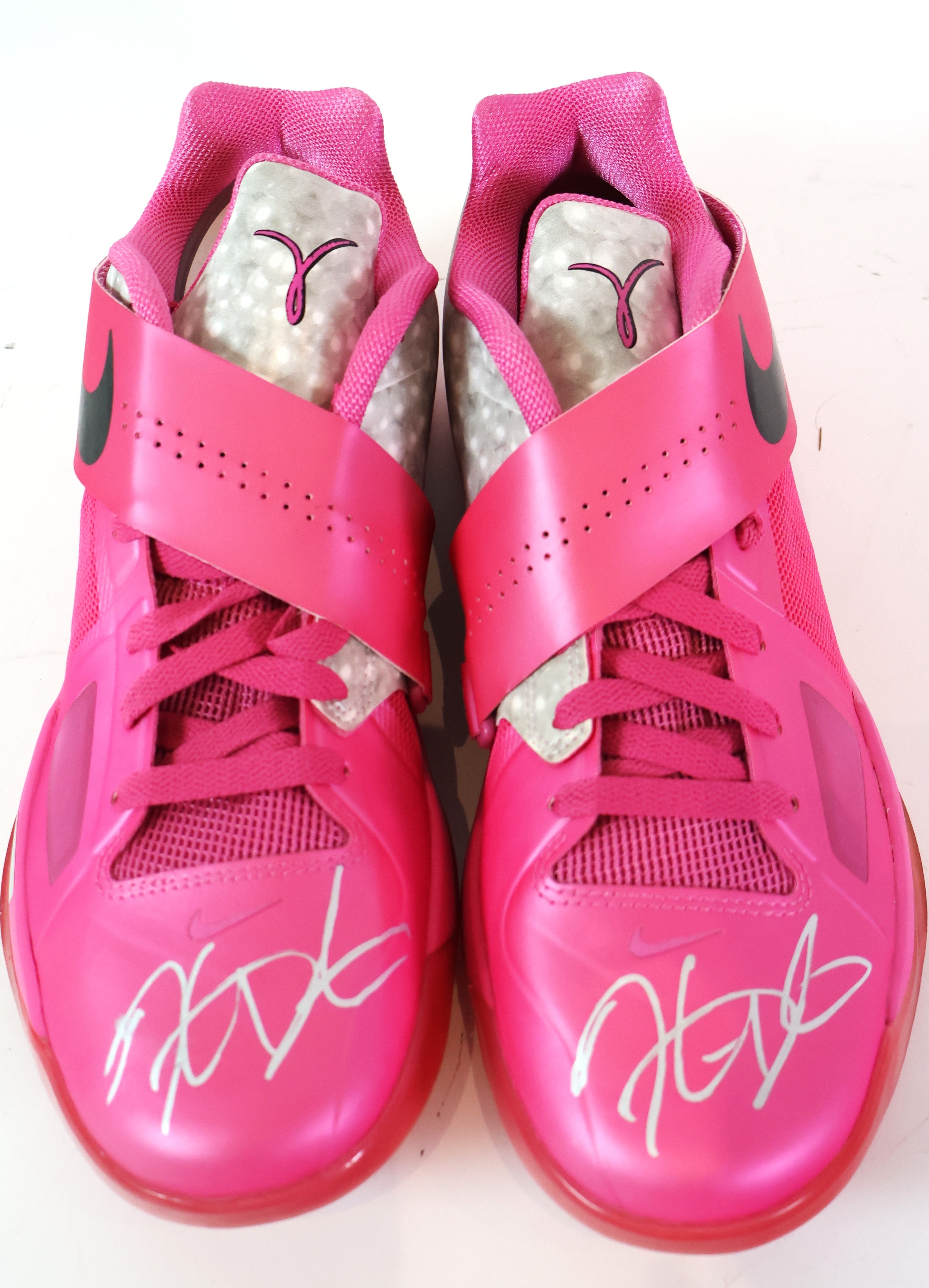Kevin Durant Autographed Nike Zoom IV Pinkfire II/Black-Metallic Silver Shoes Size 10
