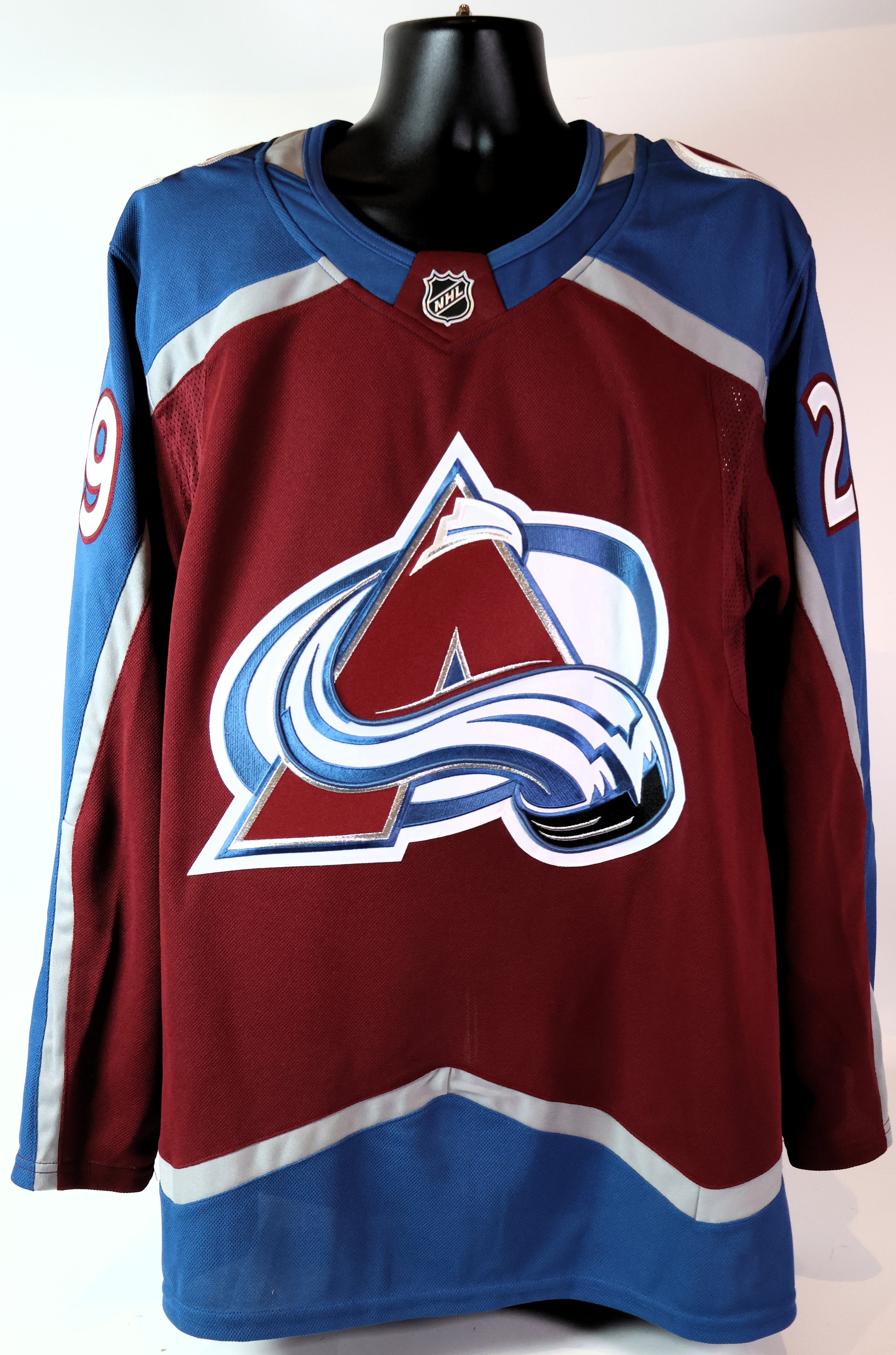 Nathan MacKinnon Autographed Avalanche Jersey Fanatics COA