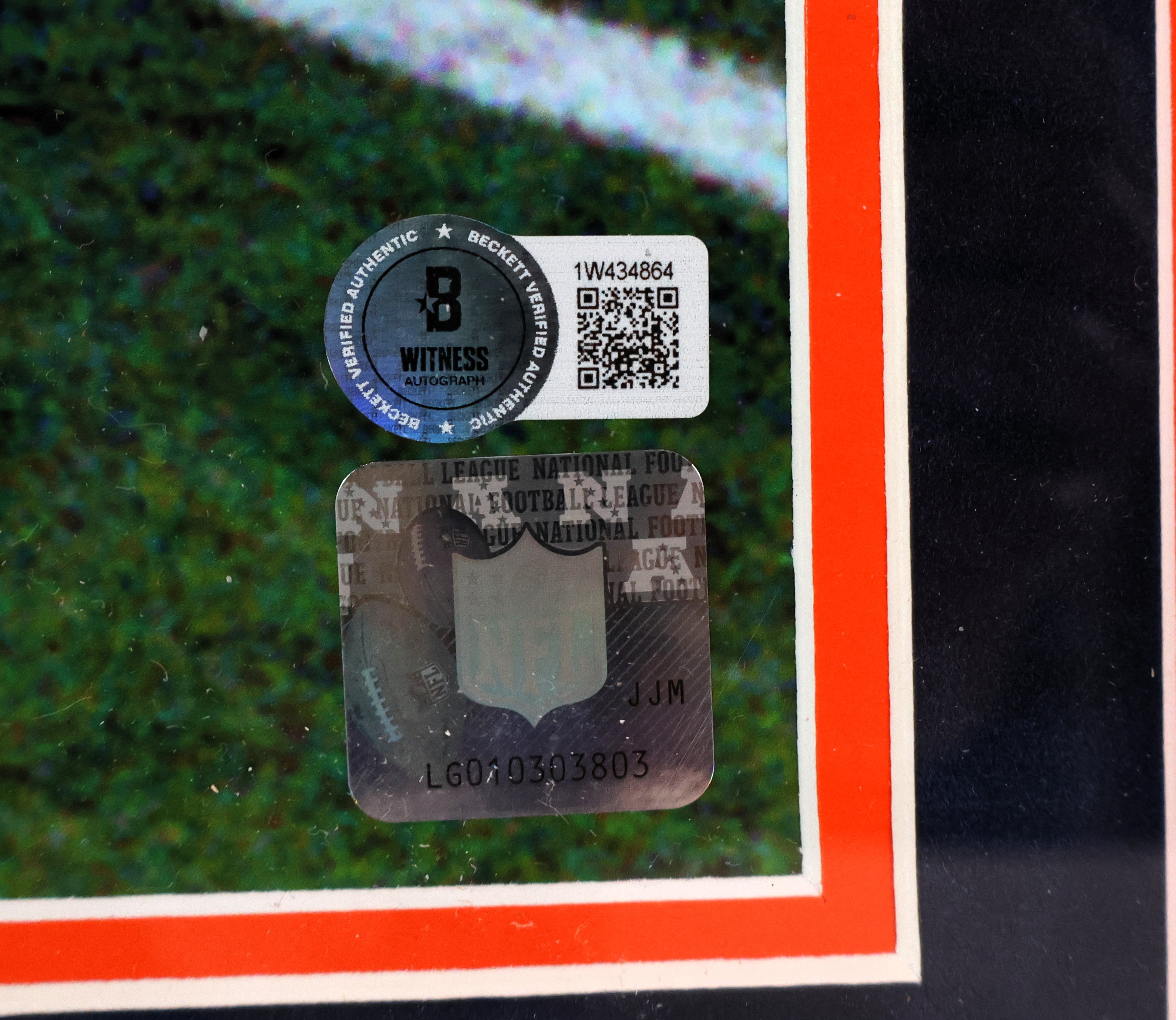 John Elway Autographed Denver Broncos 16x20 Photo - Framed with Beckett COA