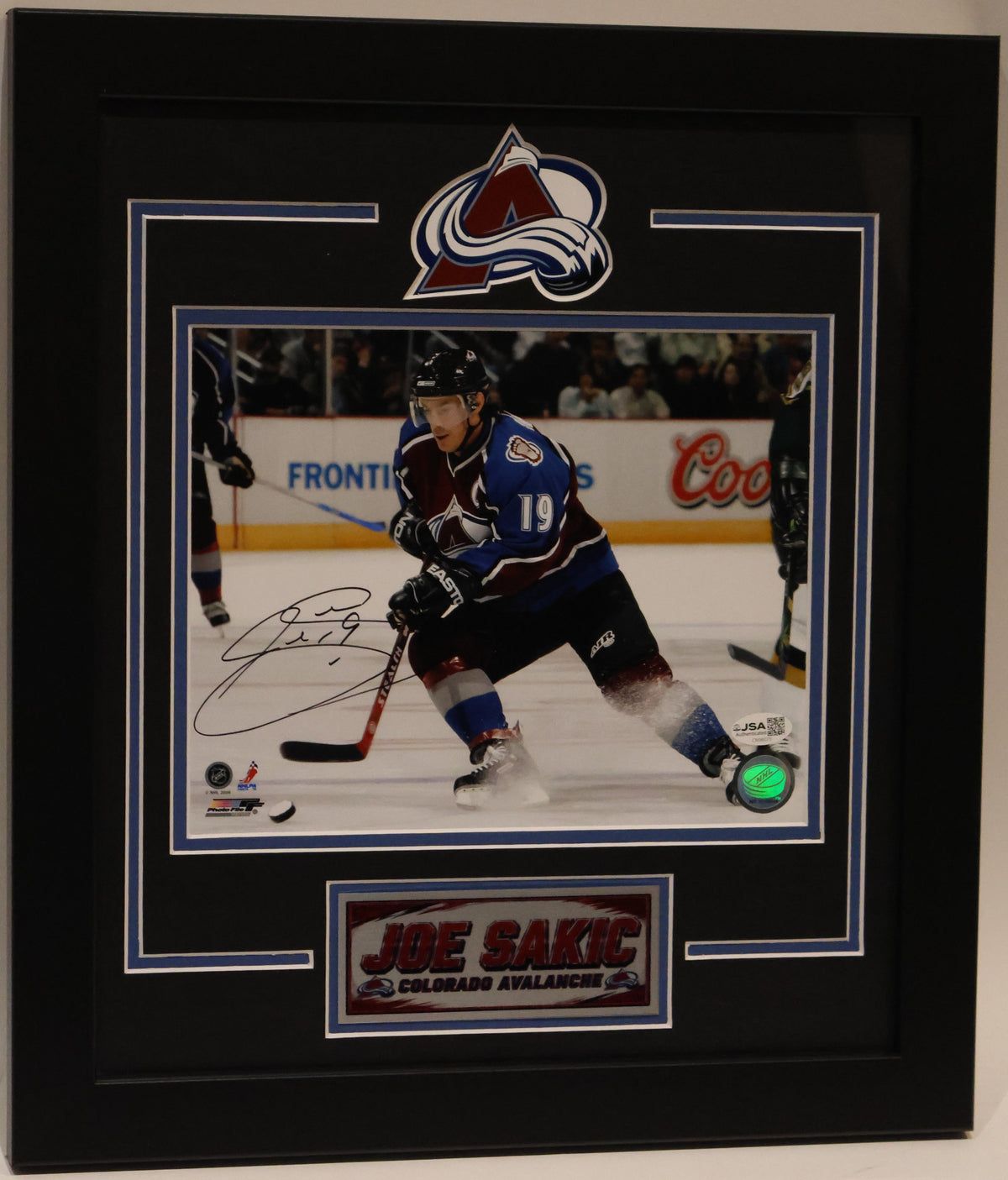 Joe Sakic Autographed 10x8 Framed Photo - JSA Authenticated