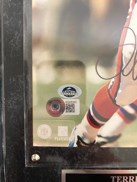 Terrell Davis Denver Broncos Autographed 8x10 Photo with Plaque Beckett COA