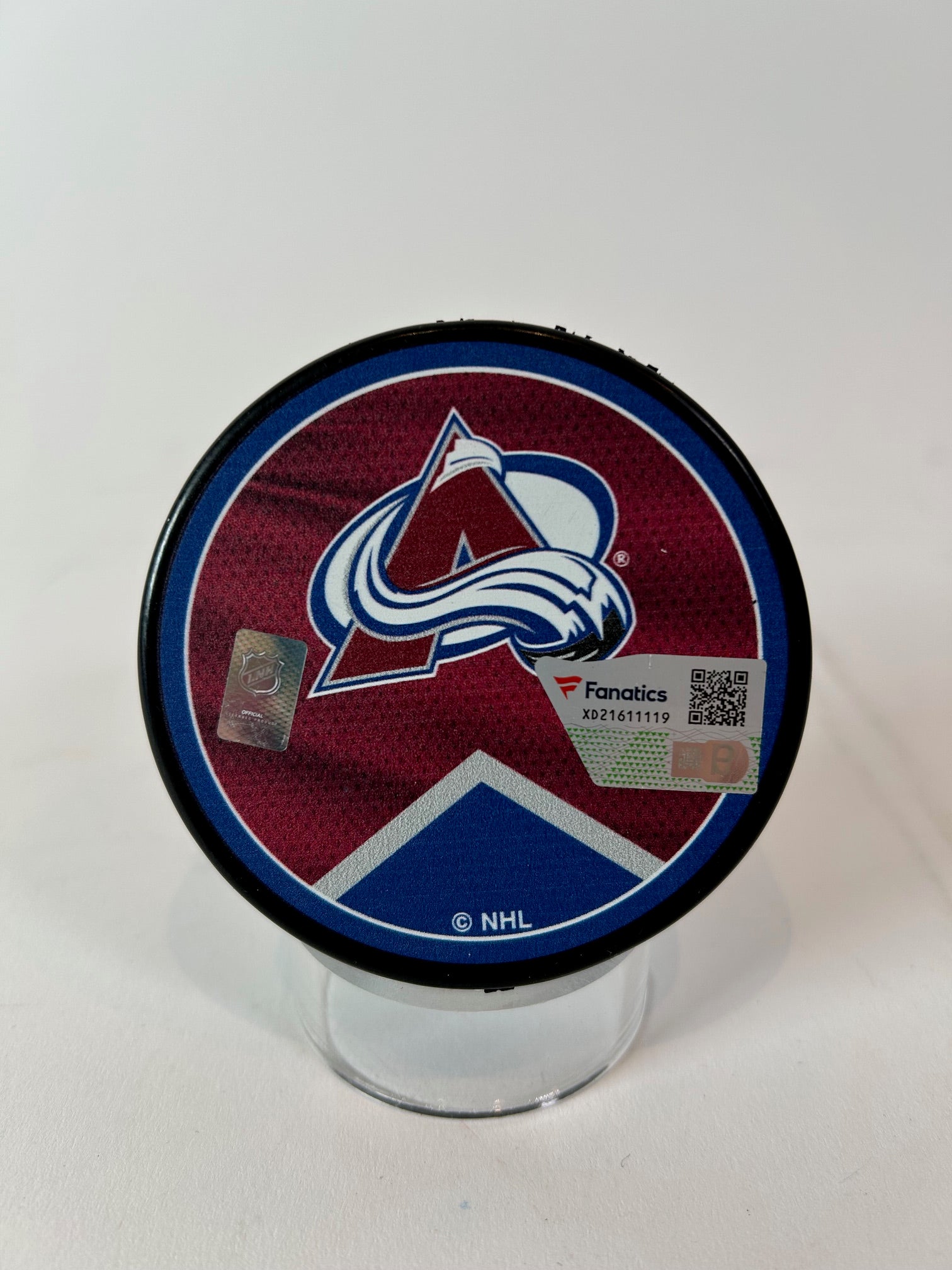 Martin Necas Autographed Colorado Flag/Avalanche Jersey Puck (Fanatics COA)