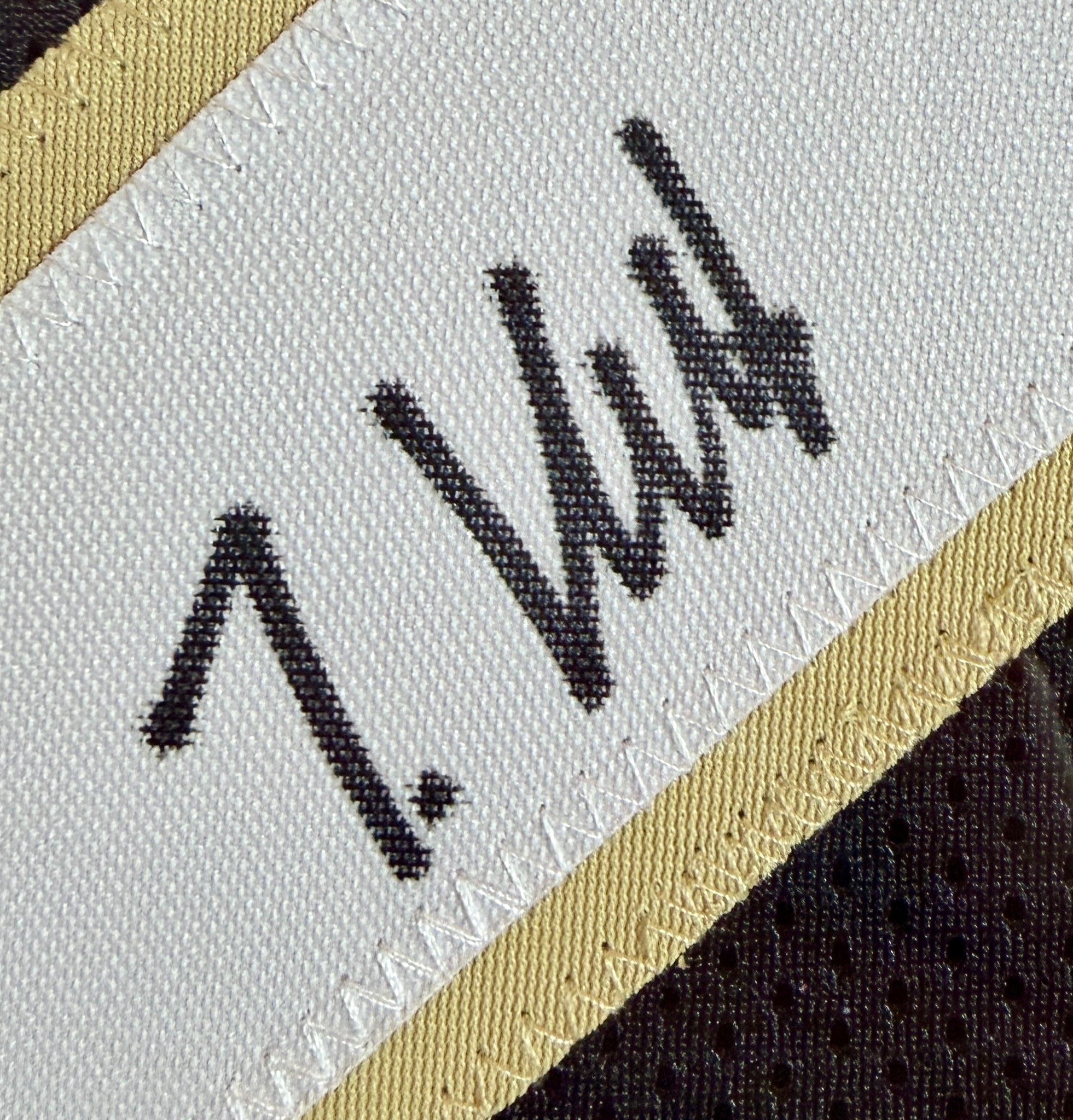 Travis Hunter Autographed Colorado Buffs Jersey DLX Framed - Beckett COA