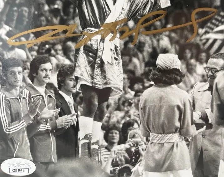 Sugar Ray Leonard Autographed 8x10 Photo JSA COA